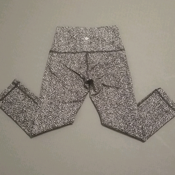 lululemon athletica Pants - Lululemon Wunder Under Crop   sz 4